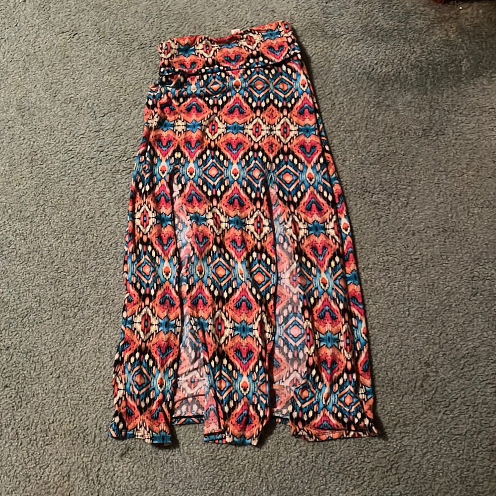 Small skirt with slits